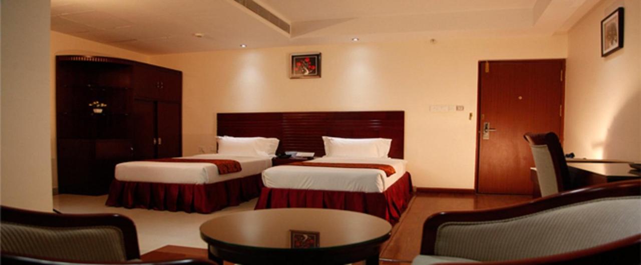 Hotel Hiton Perintalmanna Kültér fotó