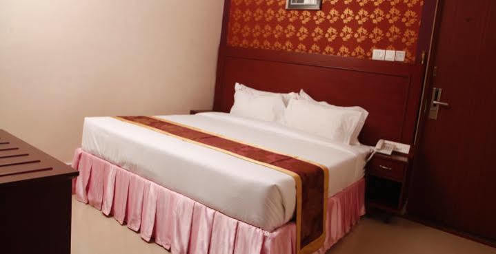 Hotel Hiton Perintalmanna Kültér fotó